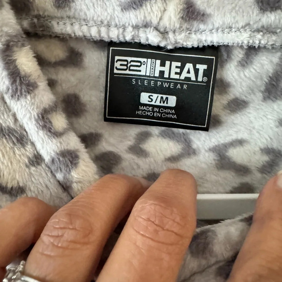 32 DEGREES Heat Women's Hooded Cozy Plush Sleep Lounger S/M Leopard Grey NWT - Picture 4 of 7